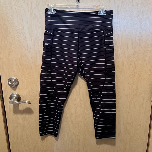 Zyia capris - Picture 2 of 4